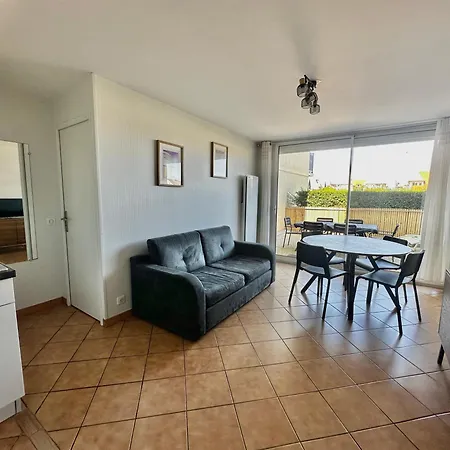 Loubapa, En Rez-de-jardin Appartement *